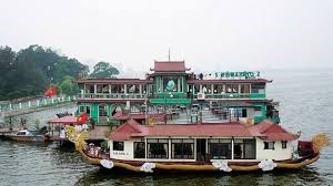 nhan-toi-hau-thu-di-doi-khan-cap-nha-thuyen-ho-tay-noi-gi