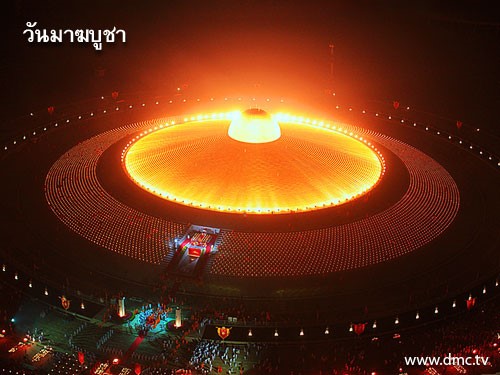 wat-dhammakaya-ngoi-chua-tran-ngap-tuong-ma-vang-cua-su-thai-bi-truy-na