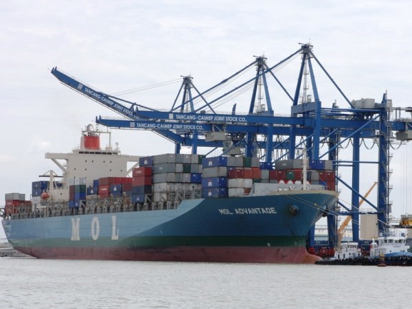 sieu-tau-container-lon-nhat-the-gioi-tu-truoc-den-nay-cap-cang-viet-nam