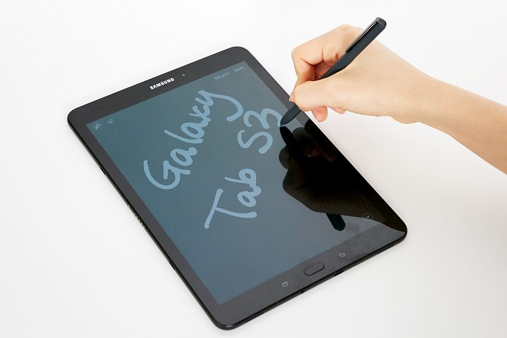 Samsung Tab S3 v&agrave; iPad Pro: đ&acirc;u mới l&agrave; 'lựa chọn s&aacute;ng suốt'?