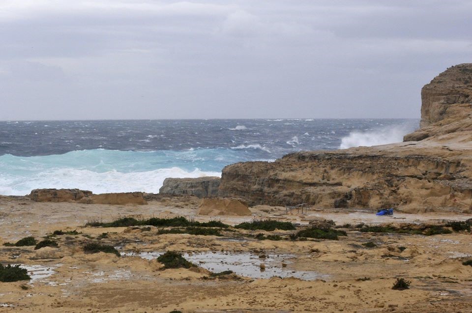 ve-dep-hut-hon-cua-vom-da-azure-window-truoc-khi-do-sap-xuong-bien