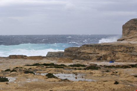 ve-dep-hut-hon-cua-vom-da-azure-window-truoc-khi-do-sap-xuong-bien