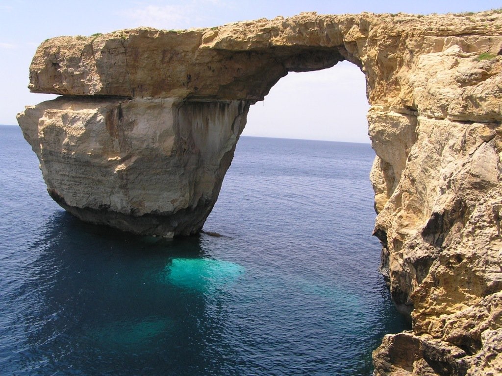 ve-dep-hut-hon-cua-vom-da-azure-window-truoc-khi-do-sap-xuong-bien