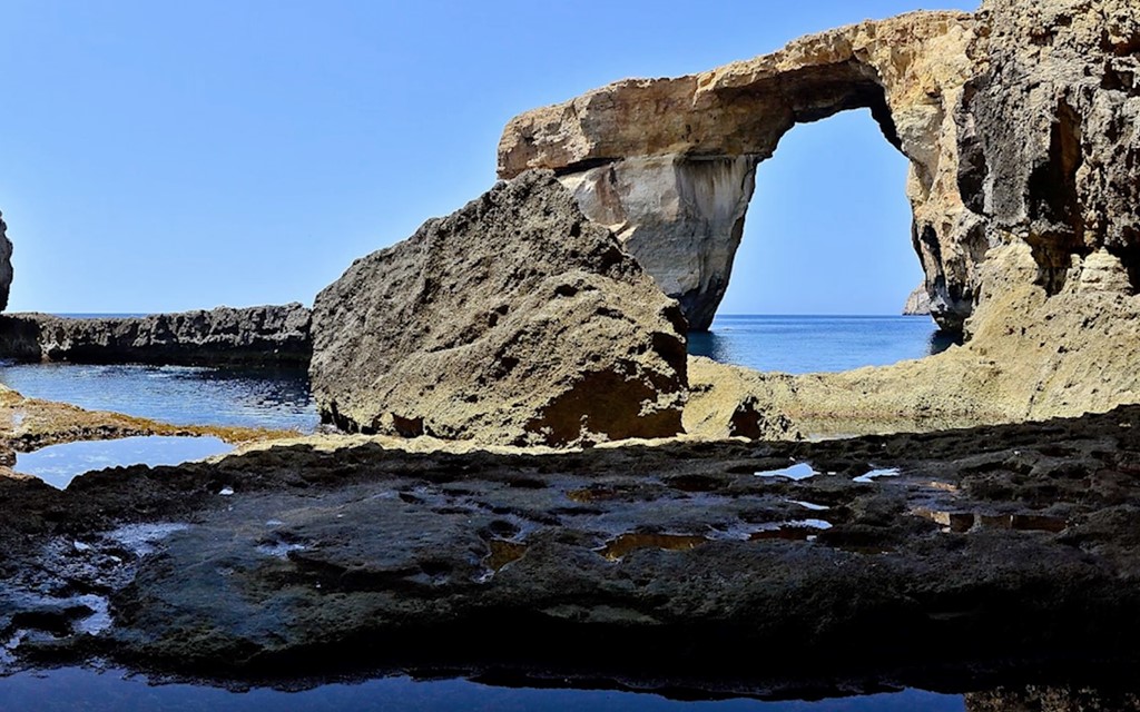 ve-dep-hut-hon-cua-vom-da-azure-window-truoc-khi-do-sap-xuong-bien