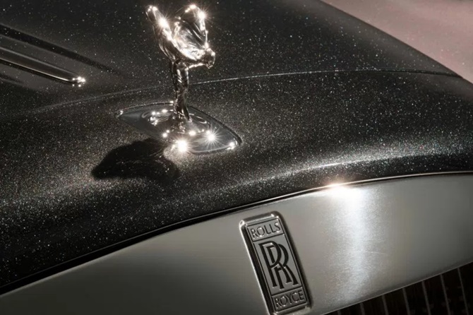 nghien-vun-1000-vien-kim-cuong-de-son-xe-rolls-royce