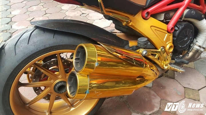 sieu-xe-ducati-diavel-ma-vang-gay-chu-y-tren-pho-ha-noi