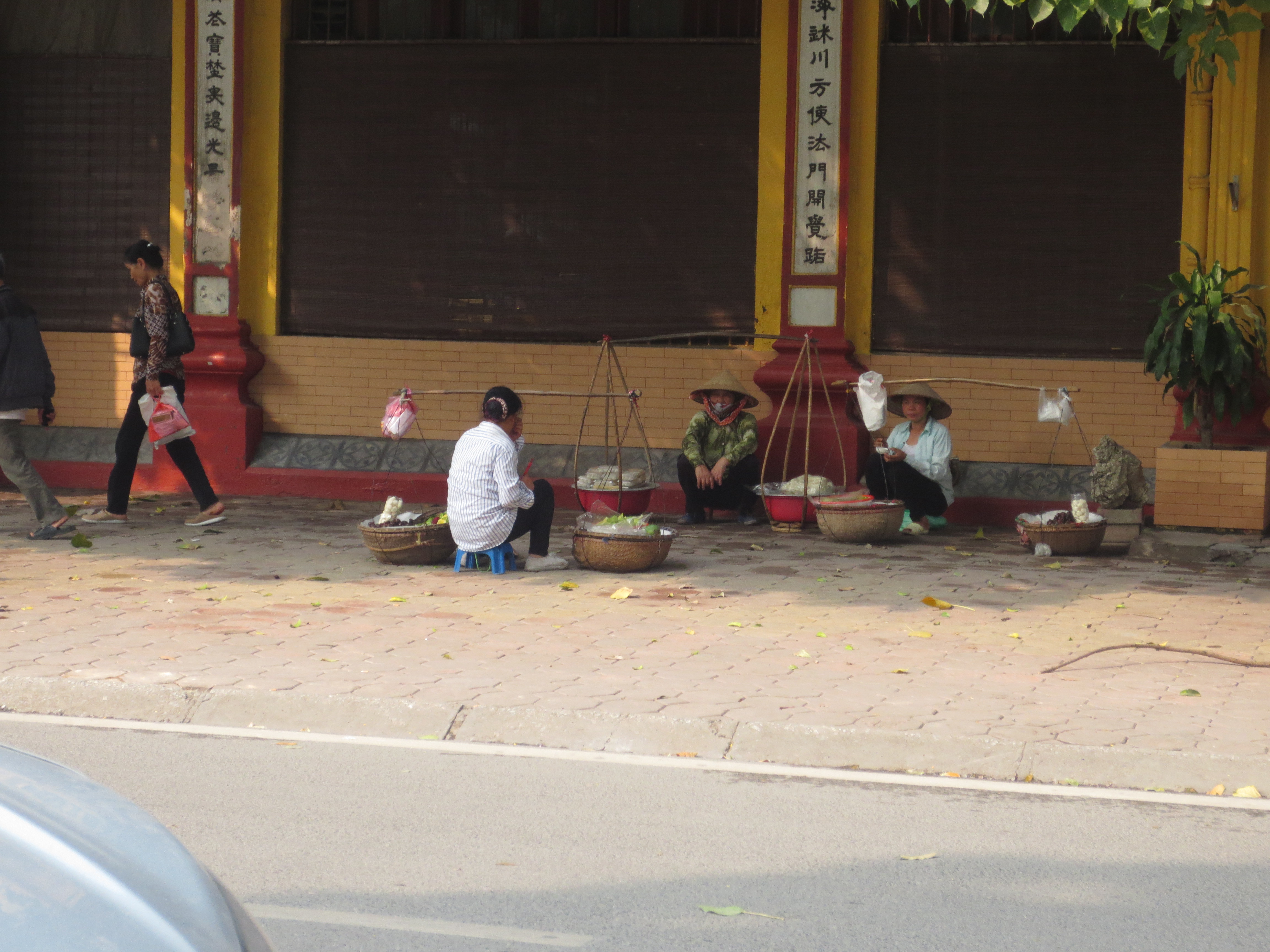 sau-chien-dich-gianh-lai-via-he-pho-co-lai-dau-vao-day