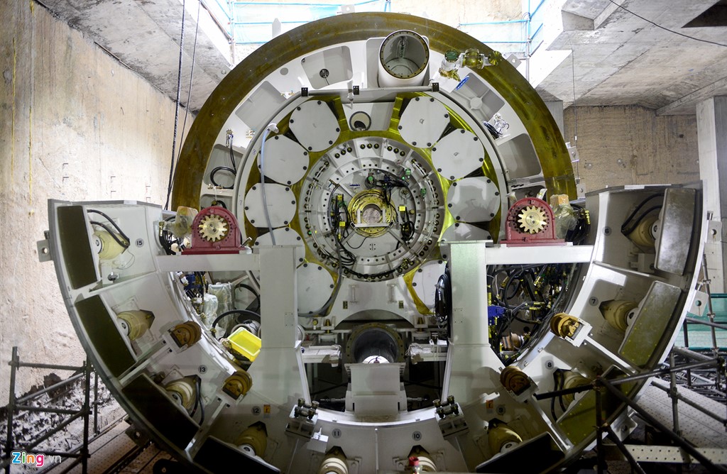 can-canh-robot-tbm-khoan-duong-ham-metro-tphcm
