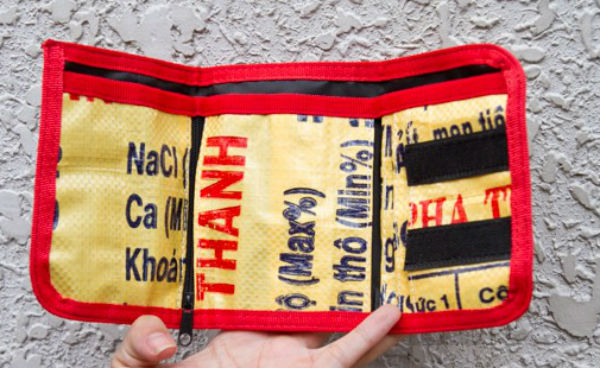 bao-tai-cam-heo-viet-nam-thanh-mot-thoi-trang-dat-gap-1000-lan