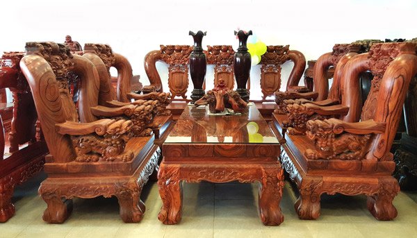 hoan-thanh-bo-ban-ghe-trac-do-quy-hiem-sau-18-thang-ky-cong