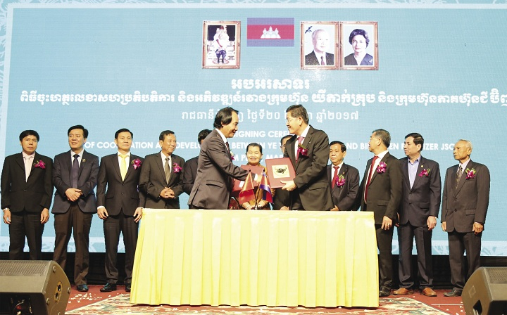 phan-bon-dau-trau-phan-bon-made-in-viet-nam-duoc-ua-chuong-tren-dat-campuchia