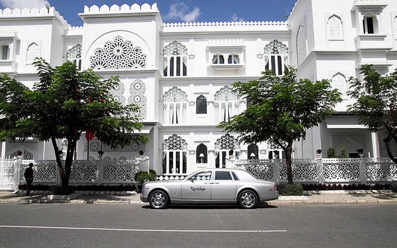 dai-gia-viet-vua-chi-7-ty-mua-xe-maybach-la-ai-va-giau-co-nao