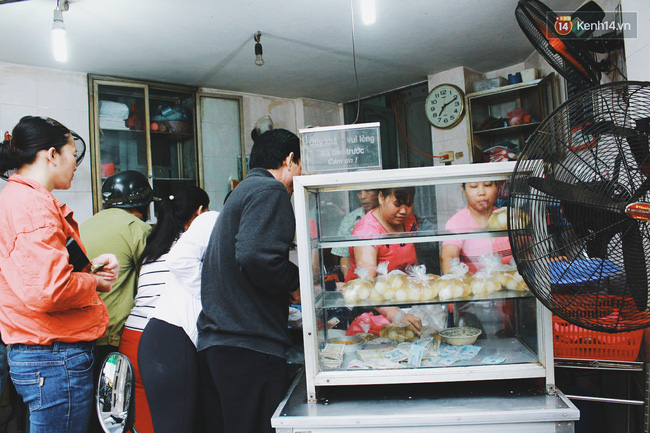 tet-han-thuc-33-am-lich-canh-nguoi-dan-ha-thanh-xep-hang-dai-mua-banh-troi
