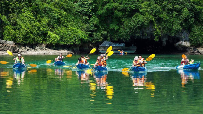 cam-dich-vu-cheo-kayak-o-ha-long-doanh-nghiep-du-lich-dieu-dung