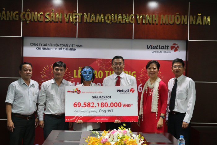 xo-so-vietlott-tiet-lo-nhung-dieu-thu-vi-xoanh-quanh-chiec-mat-na-trao-giai