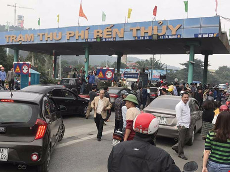 dan-dung-leu-phan-doi-bo-gtvt-chi-dao-giam-50-gia-phi-qua-cau-ben-thuy