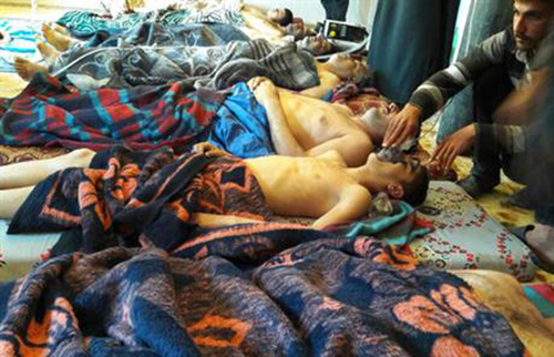 C&aacute;c nạn nh&acirc;n của vụ tấn c&ocirc;ng h&oacute;a học ở Syria. Ảnh: AP