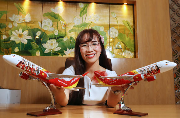 nu-ty-phu-usd---ceo-vietjet-nguyen-thi-phuong-thao-nhan-luong-bao-tiennam