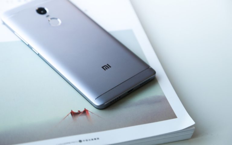 smartphone-dep-mat-gia-gan-399-trieu-cua-xiaomi-moi-ban-tai-viet-nam-co-gi-hay
