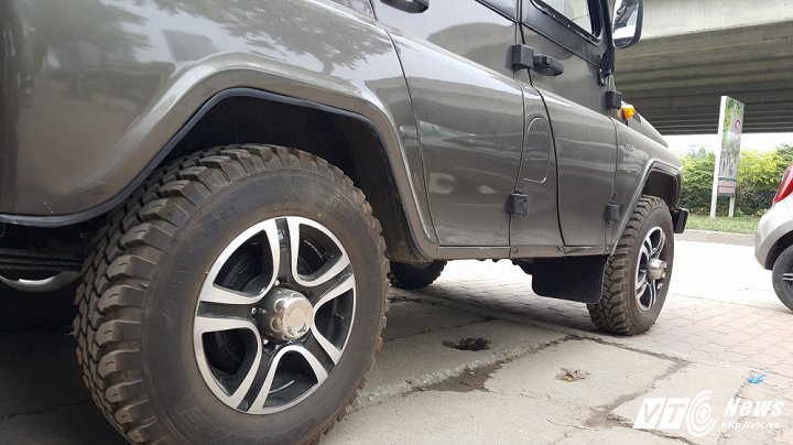 hut-hon-ve-dep-o-to-nga---uaz-hunter-gia-390-trieu-dong
