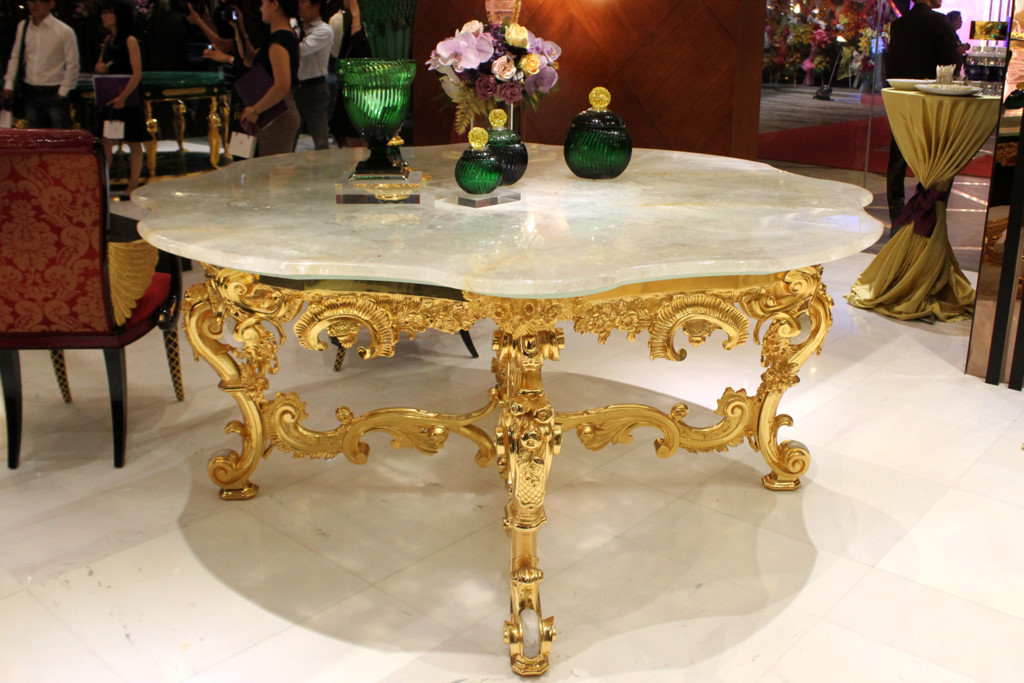 choang-voi-nhung-bo-ban-ghe-tien-ty-cua-dai-gia-viet