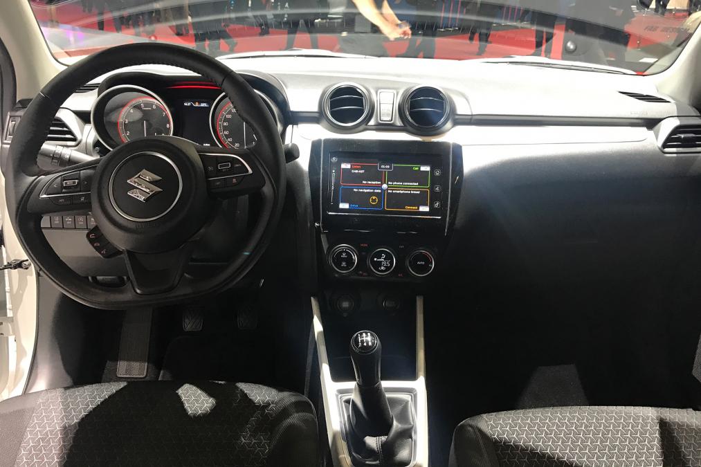 suzuki-swift-2017-sap-len-ke-thang-6-gia-chi-294-trieu-dong-co-uu-nhuoc-diem-gi
