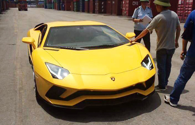 sieu-xe-lamborghini-aventador-s-dau-tien-ve-viet-nam-co-gi-hay