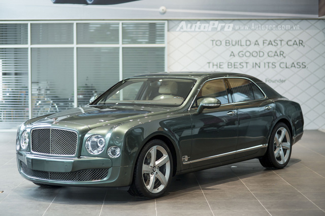 hut-mat-voi-bo-doi-xe-sieu-sang-rolls-royce-va-bentley-cua-dai-gia-hai-duong