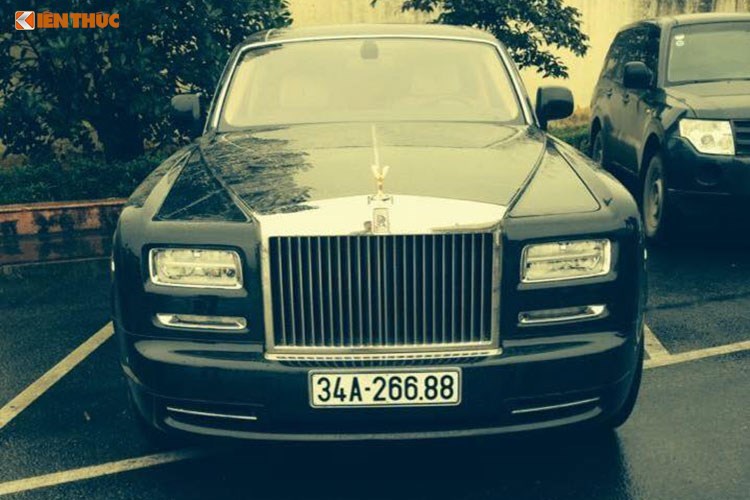 hut-mat-voi-bo-doi-xe-sieu-sang-rolls-royce-va-bentley-cua-dai-gia-hai-duong