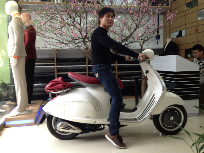 loat-xe-vespa-gia-gan-nua-ty-gay-xon-xao-thi-truong-viet