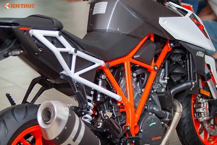 xe-con-tay-ktm-1290-super-duke-r-gia-638-trieu-tai-vn-co-gi-dac-biet xe-con-tay-ktm-1290-super-duke-r-gia-638-trieu-tai-vn-co-gi-dac-biet