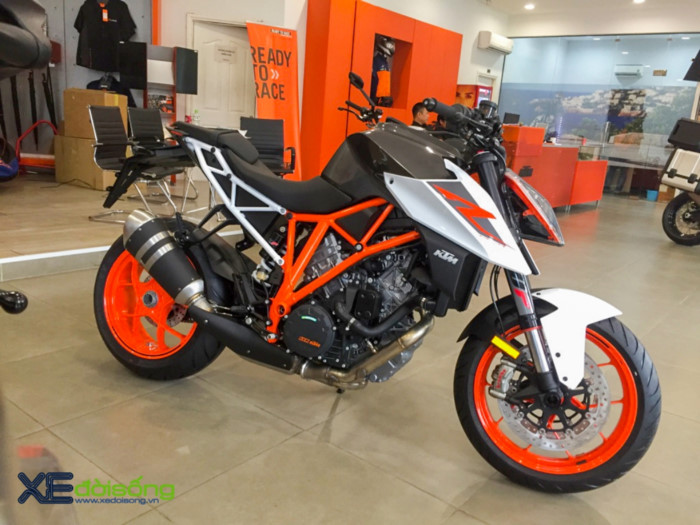 xe-con-tay-ktm-1290-super-duke-r-gia-638-trieu-tai-vn-co-gi-dac-biet