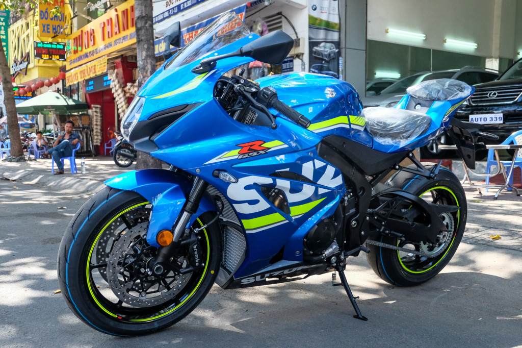 sieu-mo-to-suzuki-gsx-r1000-2017-dau-tien-ve-viet-nam-co-gi-dac-biet