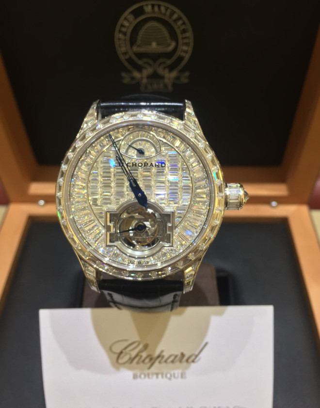 dai-gia-viet-manh-tay-chi-14-ty-dong-so-huu-dong-ho-chopard-luc-tourbillon-baguette