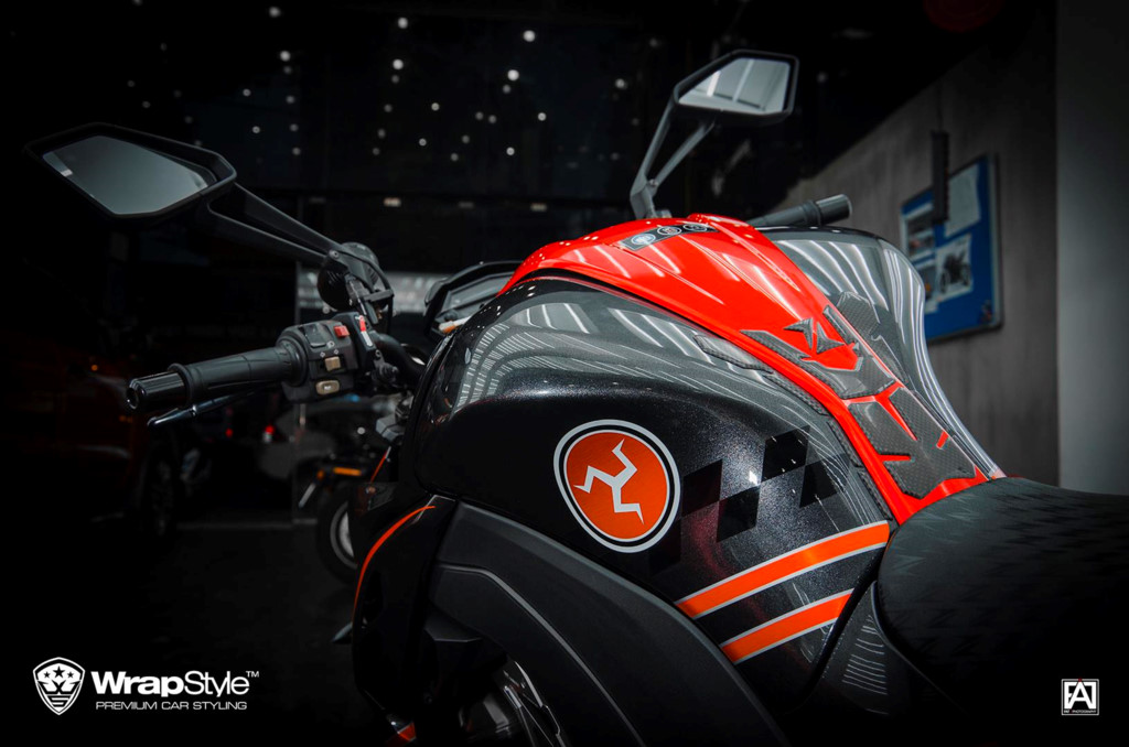 chiem-nguong-naked-bike-kawasaki-z1000-do-tem-cam-den-cuc-ngau