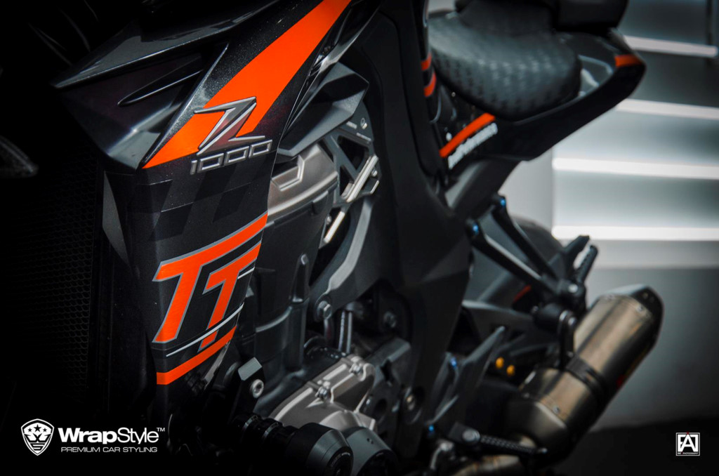 chiem-nguong-naked-bike-kawasaki-z1000-do-tem-cam-den-cuc-ngau
