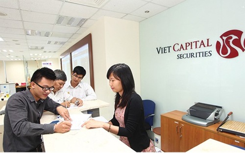 chung-khoan-ban-viet-chinh-thuc-len-san-voi-gia-48000-dongco-phieu