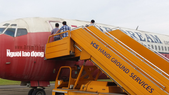xem-noi-that-may-bay-boeing-727-200-bi-bo-roi-10-nam-o-noi-bai