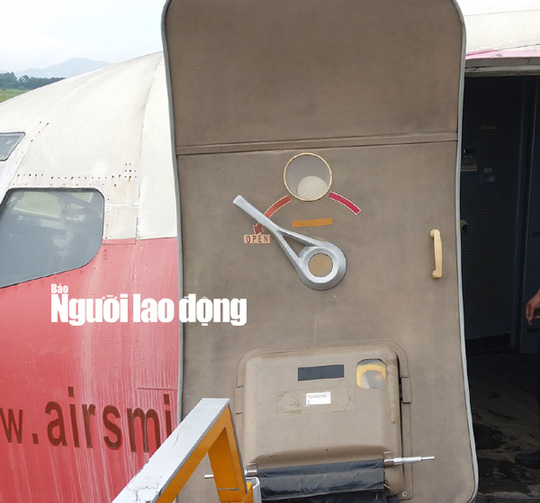 xem-noi-that-may-bay-boeing-727-200-bi-bo-roi-10-nam-o-noi-bai