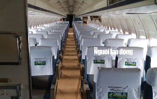 xem-noi-that-may-bay-boeing-727-200-bi-bo-roi-10-nam-o-noi-bai