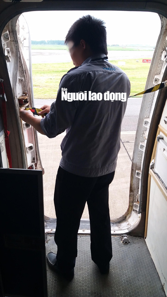 xem-noi-that-may-bay-boeing-727-200-bi-bo-roi-10-nam-o-noi-bai