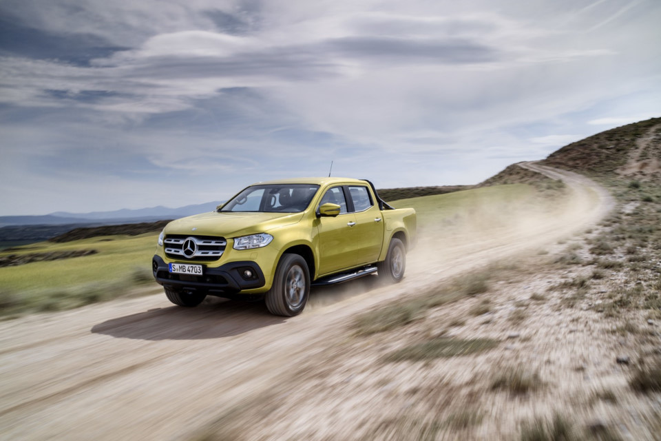 mercedes-benz-lan-dau-ra-mat-mau-xe-pick-up-hang-sang-gia-gan-1-ty-dong
