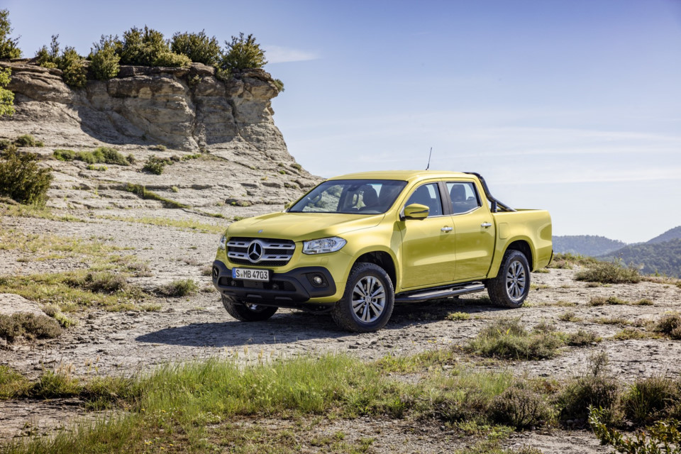 mercedes-benz-lan-dau-ra-mat-mau-xe-pick-up-hang-sang-gia-gan-1-ty-dong