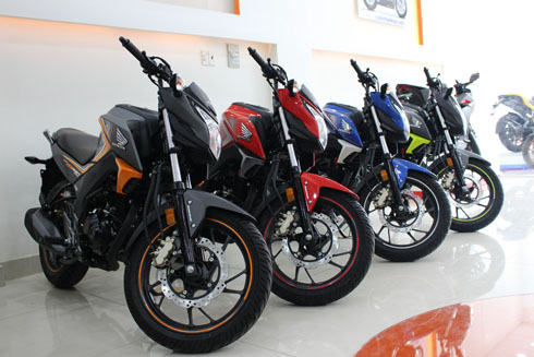 xe-con-tay-honda-cb-hornet-160r-2017-ve-viet-nam-gia-hon-70-trieu-co-gi-hay