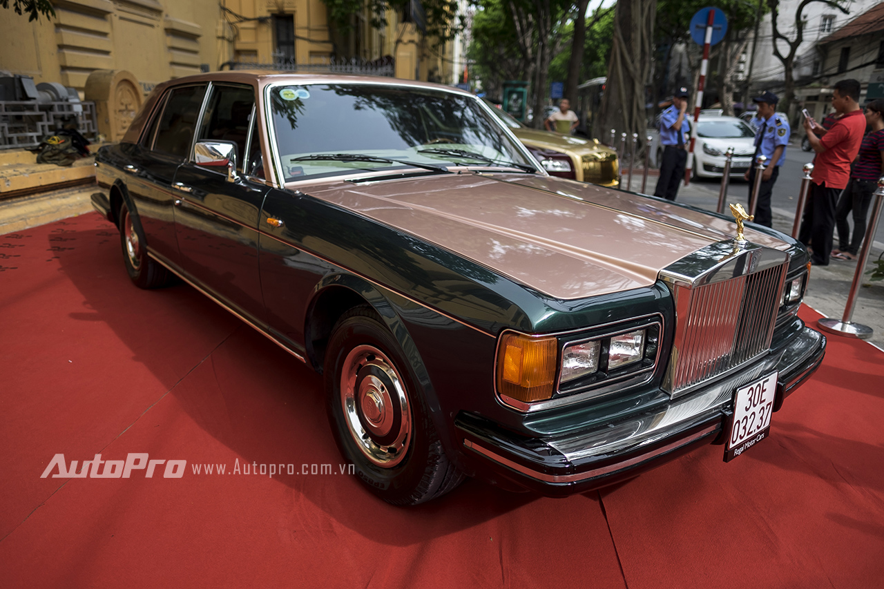 can-canh-rolls-royce-silver-spirit-1982-gia-ngot-chuc-ty-dong-o-ha-noi