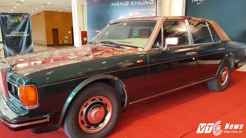 can-canh-rolls-royce-silver-spirit-1982-gia-ngot-chuc-ty-dong-o-ha-noi