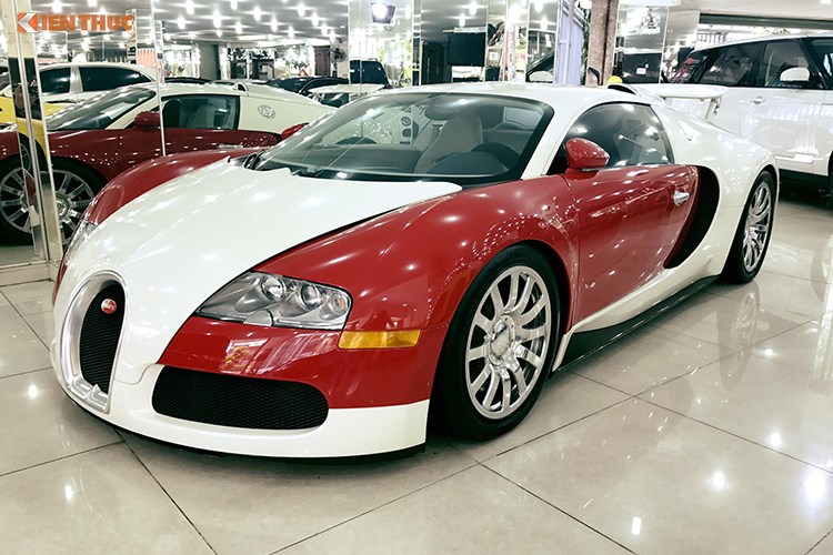 bugatti-50-ty-cua-minh-nhua-trum-men-cho-khach-tai-showroom-tphcm