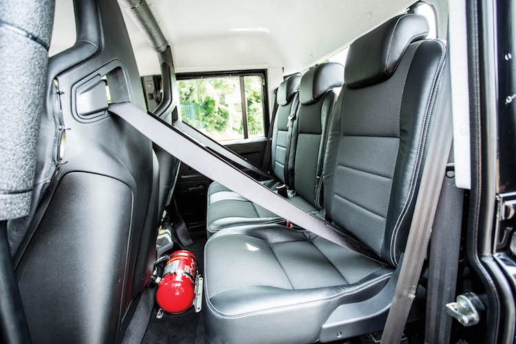 ngam-hang-hiem-sieu-suv-land-rover-defender