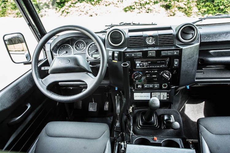 ngam-hang-hiem-sieu-suv-land-rover-defender