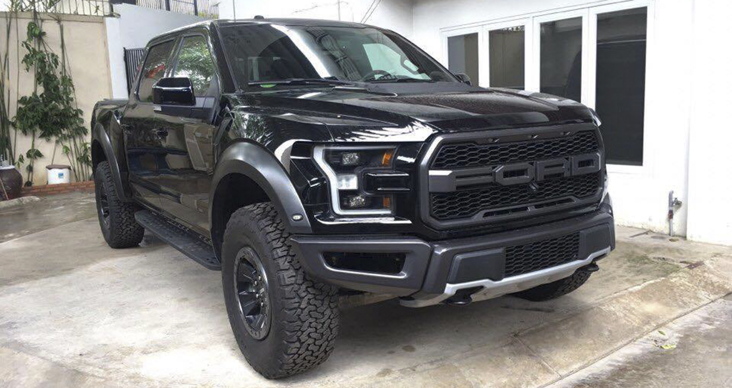 ford-f-150-raptor-chinh-thuc-lan-banh-tren-duong-pho-binh-duong-voi-gia-45-ty-dong